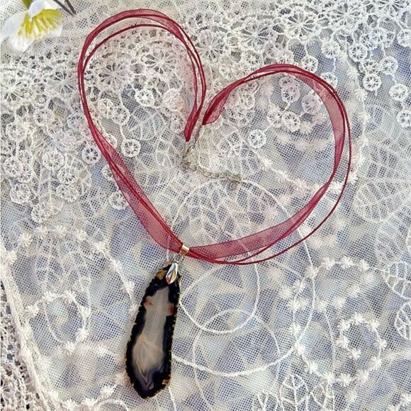 Vintage Geode Slice Pendant Necklace Black & Burgundy - Picture 4 of 10